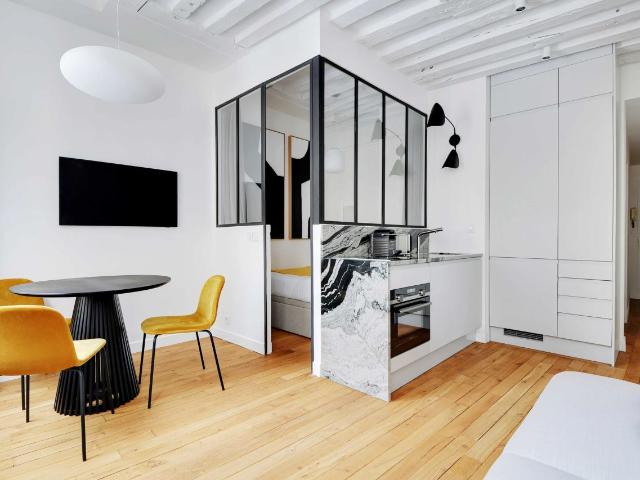 Charming flat in the heart of the capital, Paris Amsterdam Apartments for Rent
