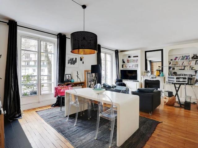 Charming flat Two separate bedrooms Access to the Eiffel Tower via the riverside of the Seine