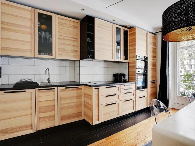 Charming flat Two separate bedrooms Access to the Eiffel Tower via the riverside of the Seine, Paris Amsterdam Apartments for Rent