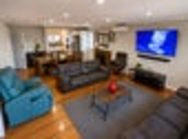 CHARMING FREEHOLD HOME IN A PRIME LOCATION