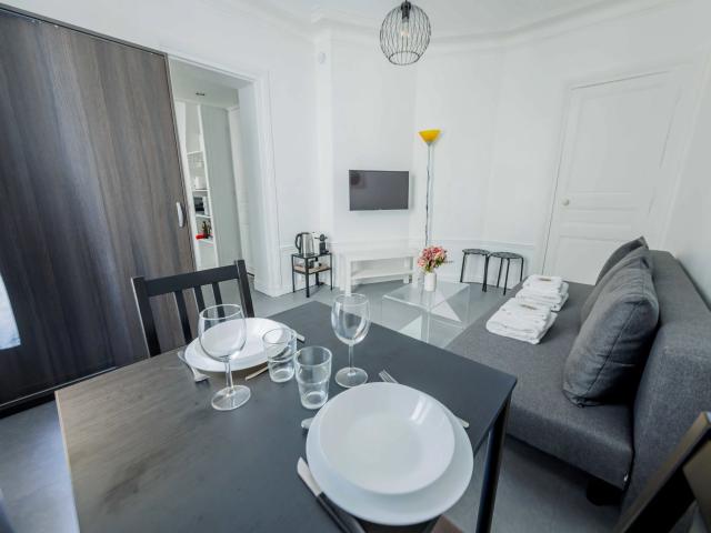 Charming, fully equipped 19m2 studio near Porte de Vanves, close to transport links