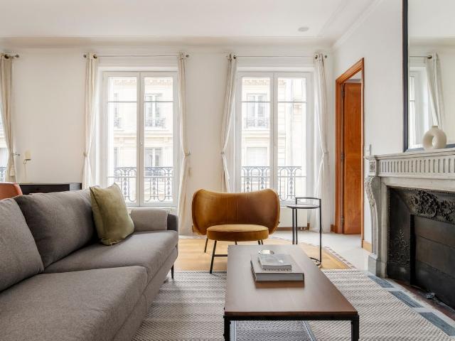 Charming Furnished 2BR in the Heart of Paris, Paris Amsterdam Apartments for Rent