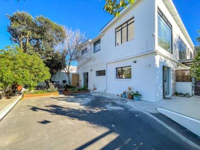 charming furnished cottage – a walk.