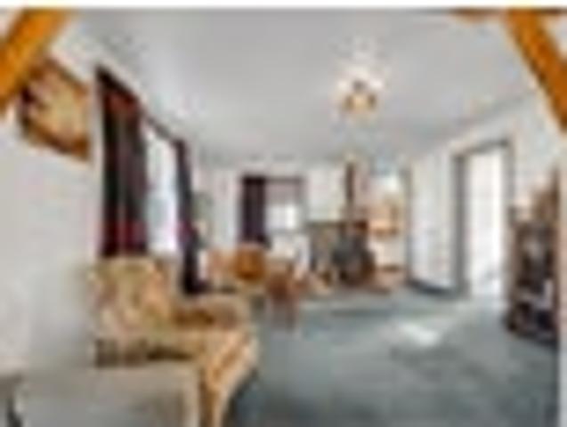 Charming Furnished Cottage on Spacious Section