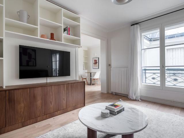 Charming Furnished One Bedroom in Paris, Paris Amsterdam Apartments for Rent