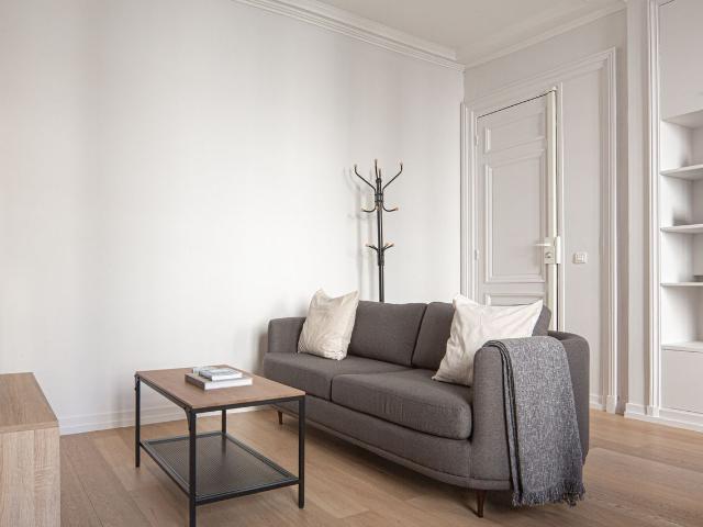 Charming Furnished Parisian Retreat in Invalides, Paris Amsterdam Apartments for Rent