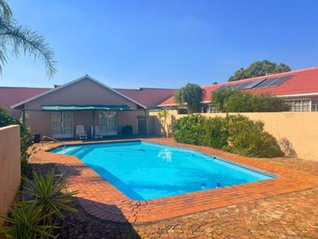 charming ground floor 2 bed garden t.