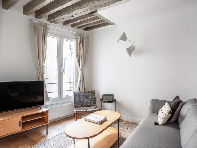 Charming Le Marais Studio: Modern Comfort Awaits, Paris Amsterdam Apartments for Rent