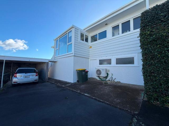 Charming Northcote Unit with Parking