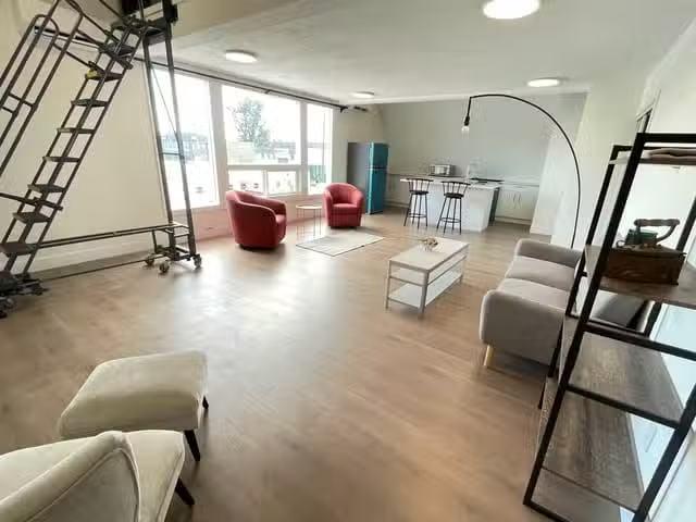 Charming Office for lease in Mission, Mission, 202 7033 Abbot.