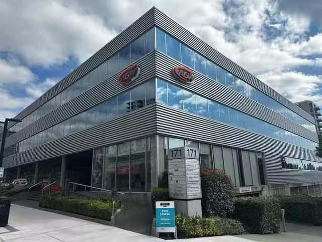 Deal! Office for lease in North Vancouver, North Vancouver, 23.