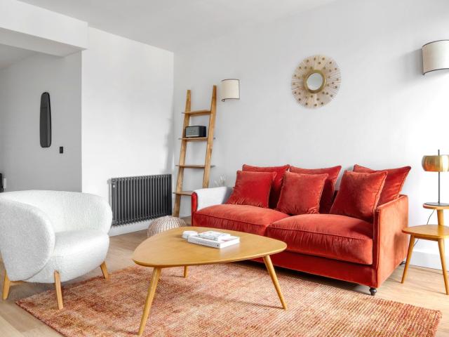 Charming One Bedroom with Balcony in Paris