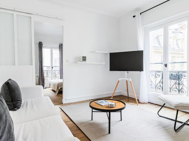 Charming One Bedroom Apartment in Les Halles, Paris Amsterdam Apartments for Rent