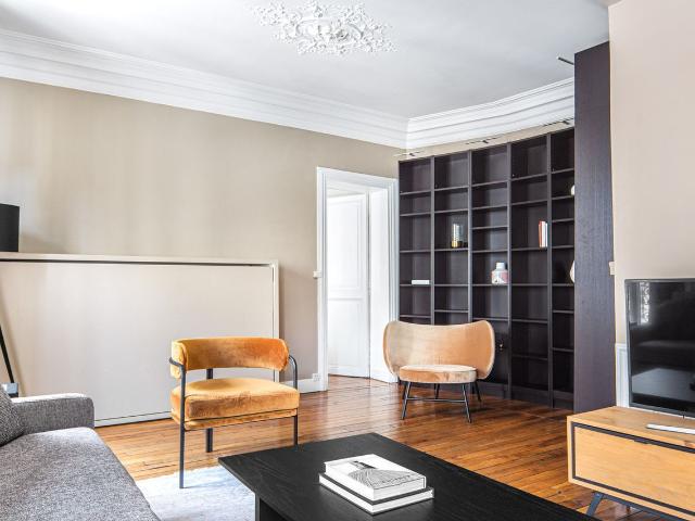 Charming One Bedroom Apartment in Saint Victor, Paris Amsterdam Apartments for Rent