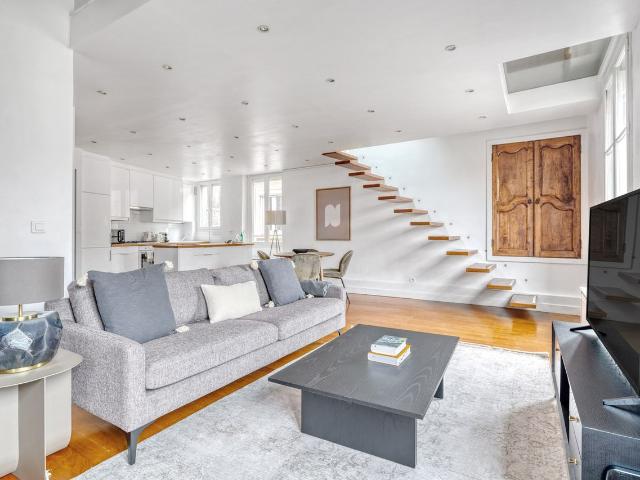 Charming One Bedroom Apartment with City Views, Paris Amsterdam Apartments for Rent