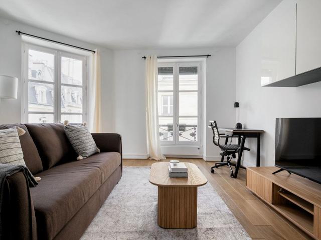 Charming One Bedroom in the Heart of Paris, Paris Amsterdam Apartments for Rent