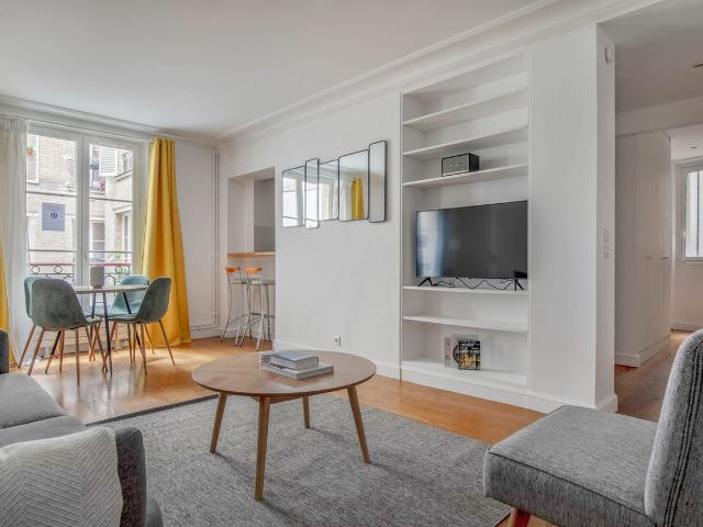 Charming One Bedroom in Vibrant Les Halles, Paris, Paris Amsterdam Apartments for Rent