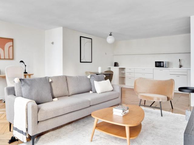 Charming One Bedroom in Vibrant Porte Saint Denis