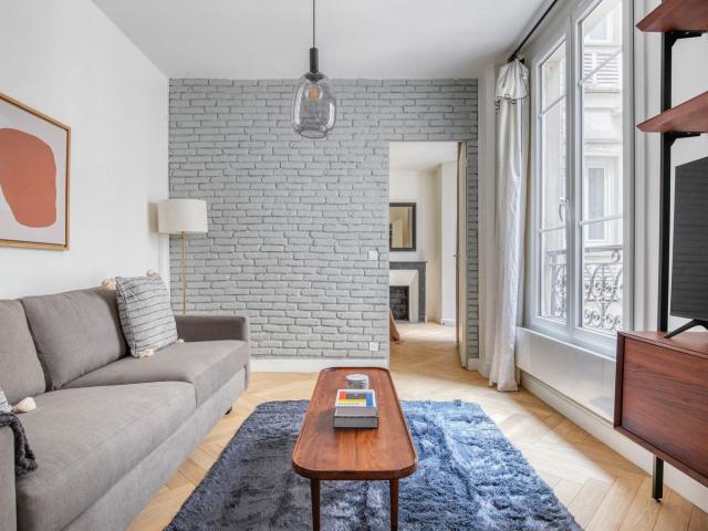 Charming One Bedroom Oasis in Plaine Monceau
