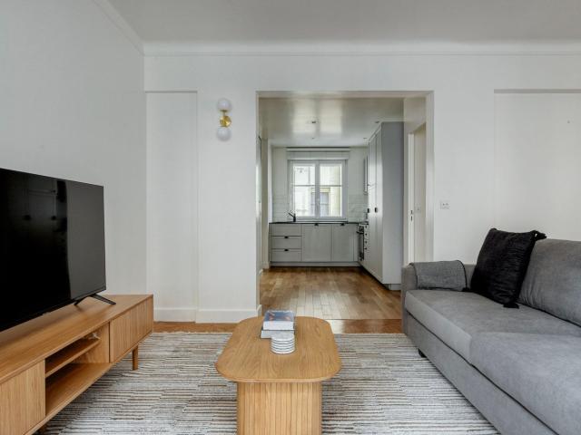 Charming One Bedroom Paris Retreat