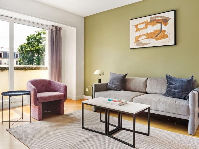 Charming One Bedroom Retreat in Paris, Paris Amsterdam Apartments for Rent