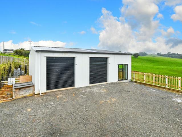 Charming One Bedroom Rural Retreat with large double shed