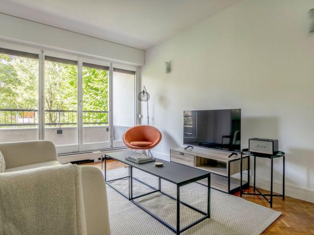 Charming Parisian 1 Bedroom Move In Ready!