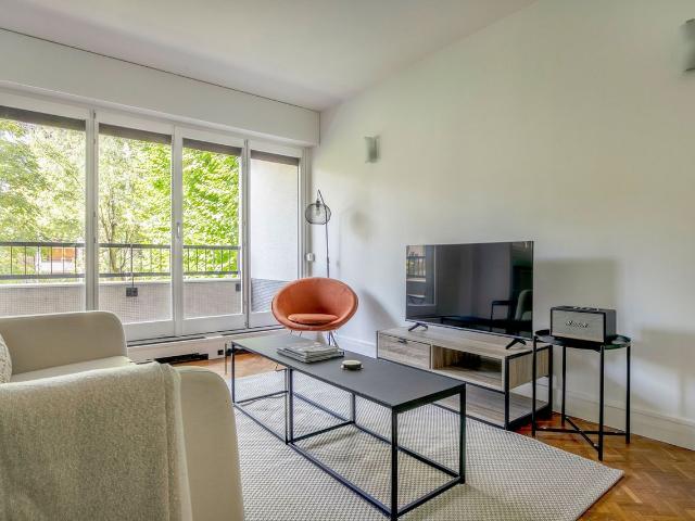 Charming Parisian 1 Bedroom Move In Ready!, Paris Amsterdam Apartments for Rent