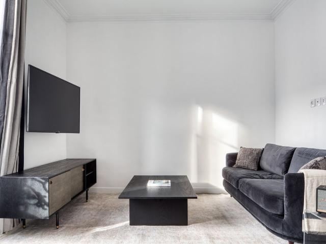 Charming Parisian 1 Bedroom Retreat Awaits You, Paris Amsterdam Apartments for Rent