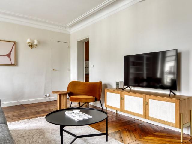 Charming Parisian Apartment with Stunning City Views