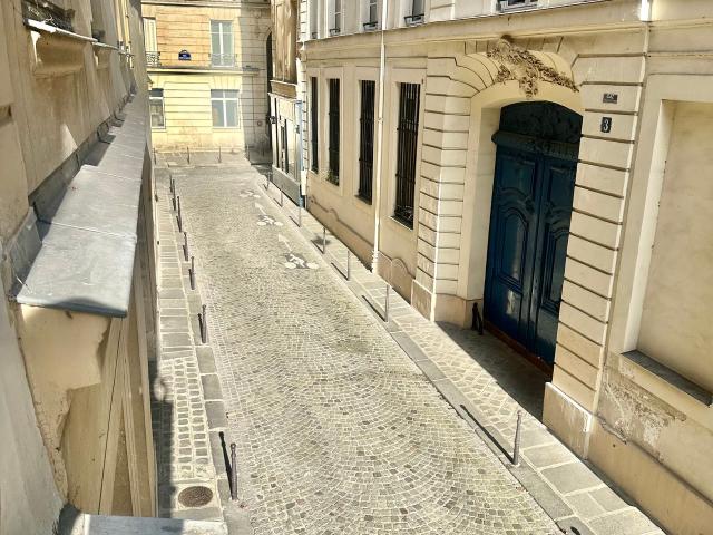 Charming Parisian One Bedroom Apartment in Saint Germain Des Prés, Paris Amsterdam Apartments for Rent