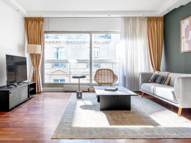 Charming Parisian One Bedroom Retreat