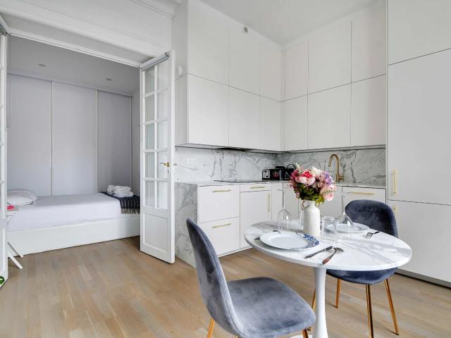 Charming Parisian Retreat: Riverside Bliss Near the Eiffel Tower