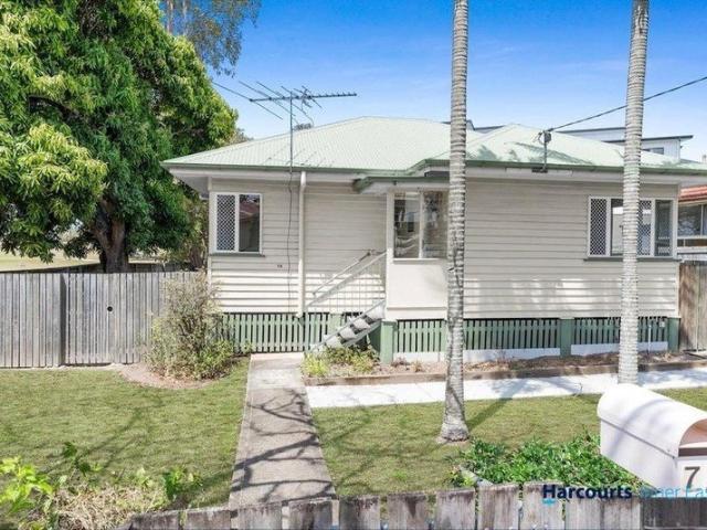 Charming Post War Home with Parkland Views and Family Appeal