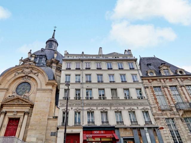 Charming, quiet flat 1 separate bedroom in the heart of the popular Marais district near Place des Vosges, Paris Amsterdam Apartments for Rent