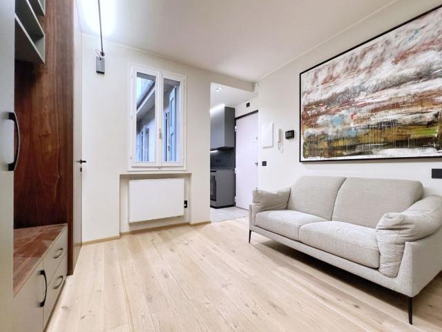 Charming Renovated Design Apartment in Bologna Center, Bologna Amsterdam Apartments for Rent