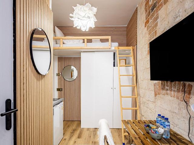 Charming Renovated Studio in the 17th Arrondissement, Paris Amsterdam Apartments for Rent