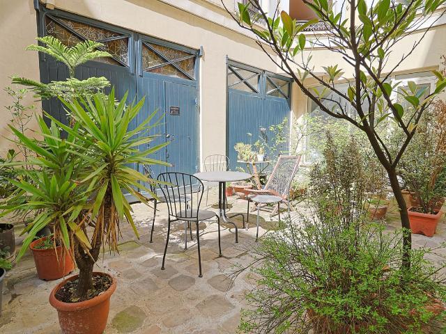 Charming renovated studio The Marais Green courtyard view, Paris Amsterdam Apartments for Rent