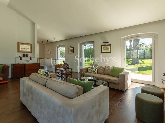 Charming residence with private park and pool