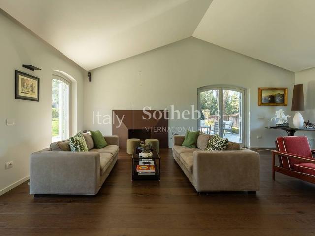 Charming residence with private park and pool