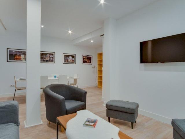 Charming room in Fernán Gonzalez Street