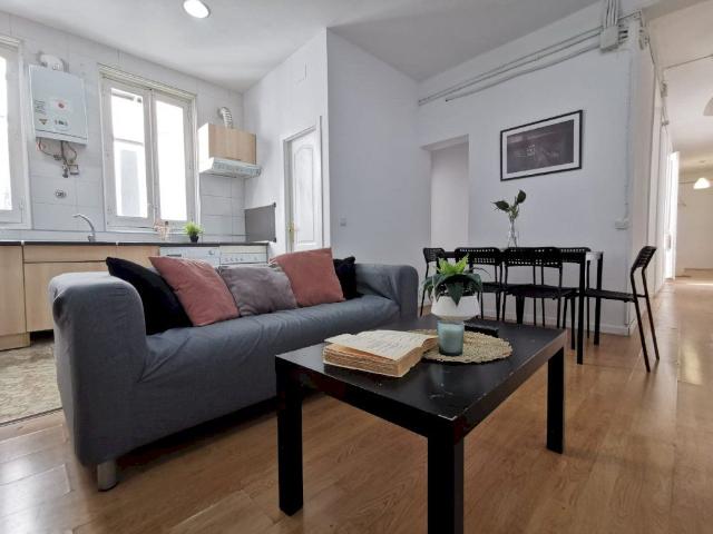 Charming room in the centre of Madrid, Preciados