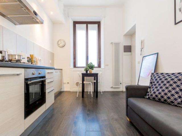 Room with balcony in Via Pezzotti