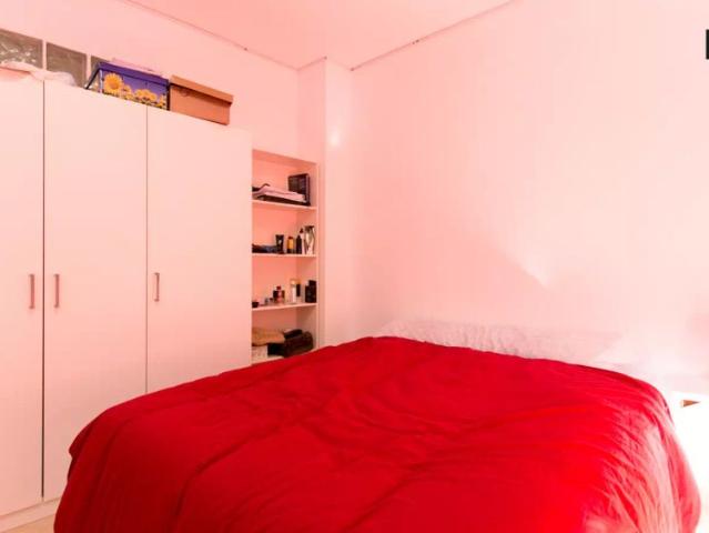Charming room with double bed for rent in Centro