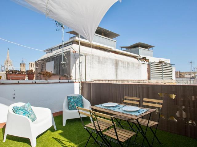 Charming single bedroom in this super bright attic next to Catedral de Barcelona