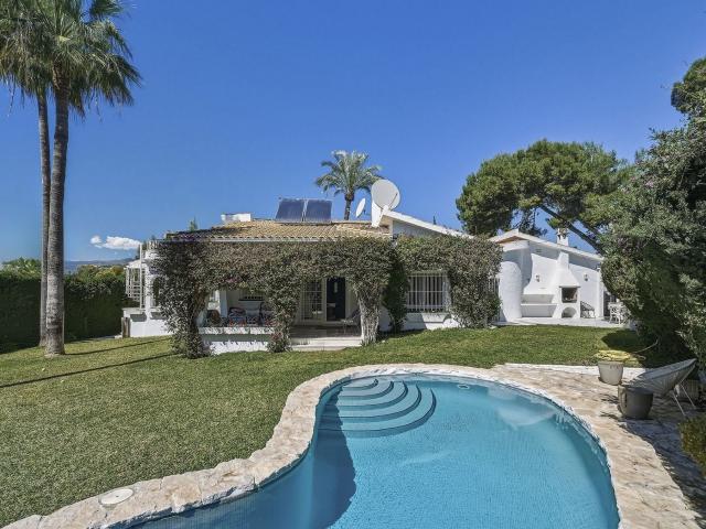 Charming south facing villa in Guadalmina Alta on the frontl. 246m² San Pedro de Alcántara