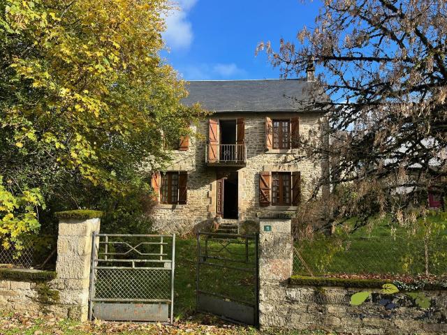 Charming stone house at the foot of the Monédières mountains. 124m² Madranges