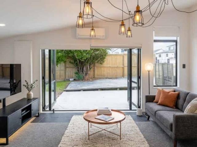 Charming standalone home Great location!