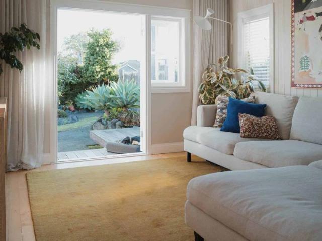 Charming Standalone 2 Bedroom Home – Pet Friendly!