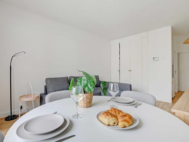 Charming studio 2P balcony Saint Honore